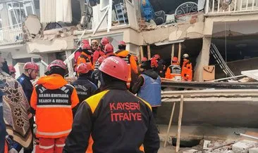 Elazığ depreminde 10 kişinin hayatını kaybettiği Dilek apartmanında enkaz çalışması