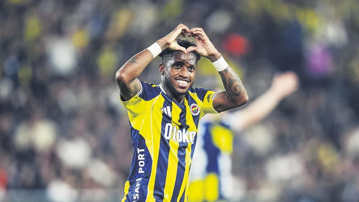 Fenerbahçe'de oynayan Brezilyalı orta saha oyuncusu
