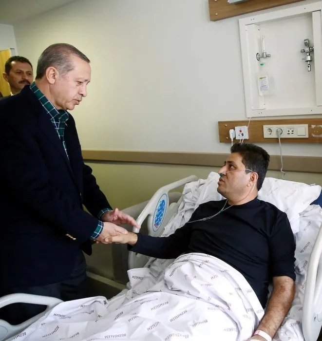 Cumhurbaşkanı Erdoğan yaralı polisleri ziyaret etti