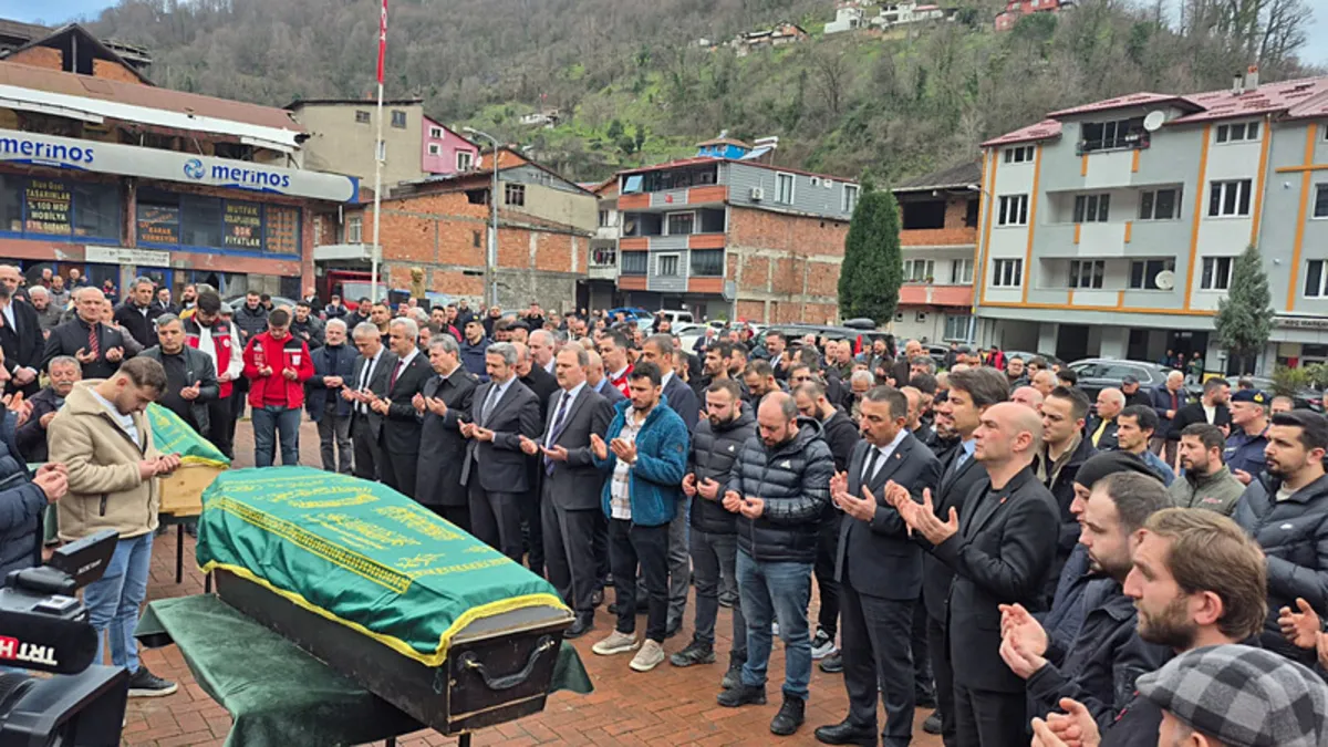 Maden ocağındaki göçükte hayatını kaybeden iki işçinin cenazeleri defnedildi