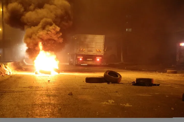 Şırnak’ta PKK’lılar sokakları ateşe verdiler