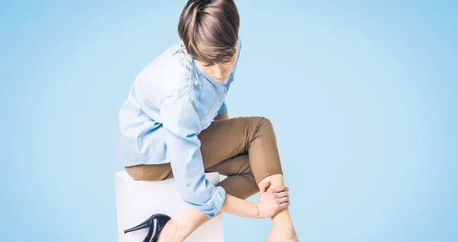 Varisin ilk belirtisi deri altında beliren damarlar