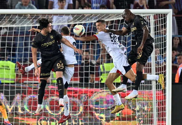 trabzonspor-rapid-wiene-1-0-yenilerek-turu-avusturyaya-birakti-uefa-avrupa-ligi-1723153704990.jpg