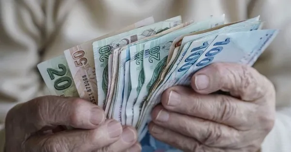 Emekli promosyon kampanyaları kızıştı: 7.500 TL’yi aştı! 2022 emekli maaşı taşıma için nelere dikkat edilmeli?