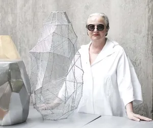 Kütüphaneden giysi alıp soğan boyalı elbise giyeceğiz