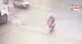 Sultanbeyli’de otomobil ile motosikletin çarpıştığı kaza kamerada | Video