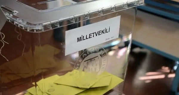 Davutoğlu'nun masasındaki son anket