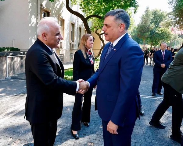 icisleri-bakani-mustafa-ciftci-amedspor-maci-icin-diyarbakirda-1786890179544.jpg