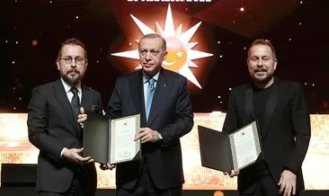 Törene damga vuran an! Başkan Erdoğan, Akkor kardeşleri sahnede barıştırdı