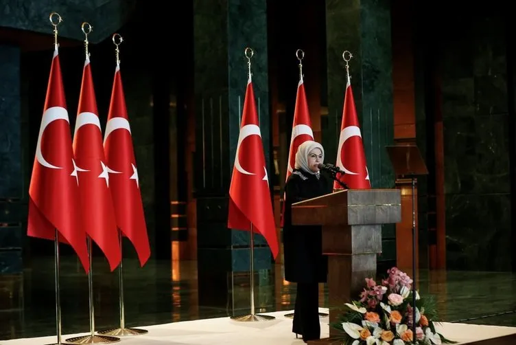 Emine Erdoğan, Türkiye’nin tanınmış işkadınlarını, kadın sanatçıları ve sporcuları kabul etti.