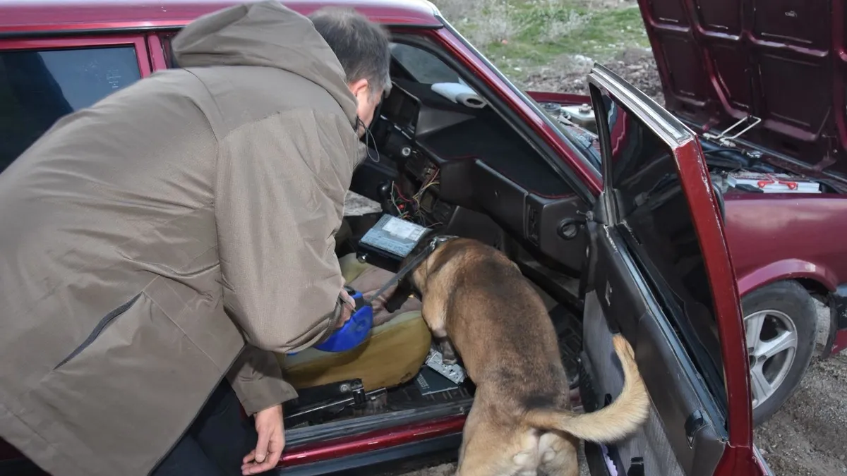 Helikopter ve İHA destekli baskın: Kilolarca uyuşturucu ele geçirildi Helikopter ve İHA destekli baskın: Kilolarca uyuşturucu ele geçirildi