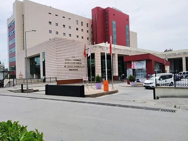 hastaneye-dogum-yapmaya-giden-kadin-kocasini-kovdurttu-1754607088460.jpeg
