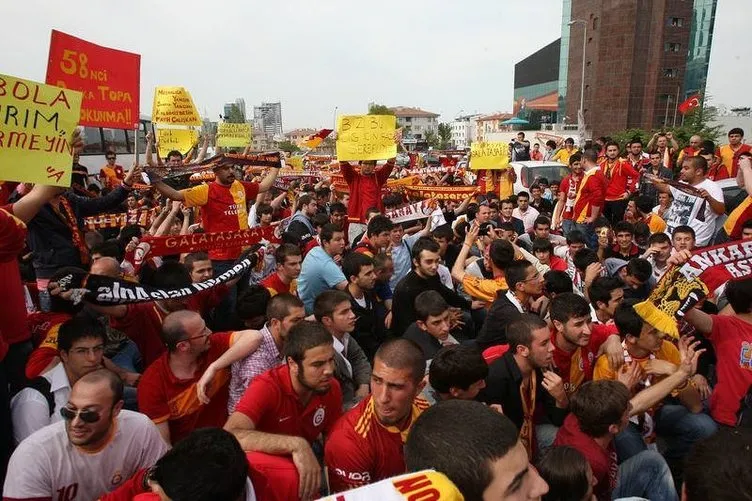 Galatasaray taraftarından yürüyüş