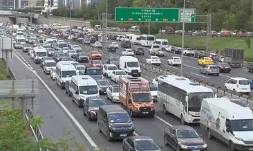 İstanbul'da trafik çilesi bitmiyor! Yoğunluk yüzde 74'e ulaştı #istanbul