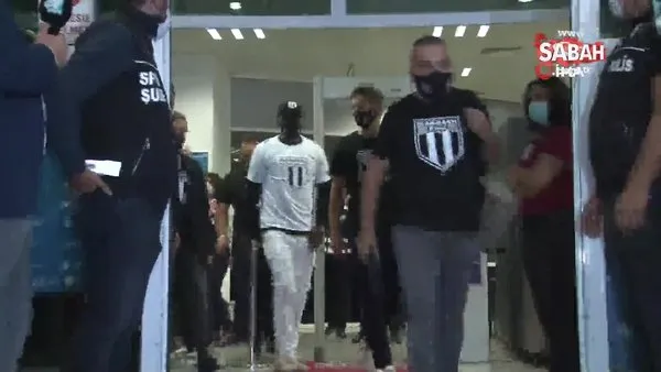 Beşiktaş’ın anlaşmaya vardığı Vincent Aboubakar, İstanbul’a geldi | Video