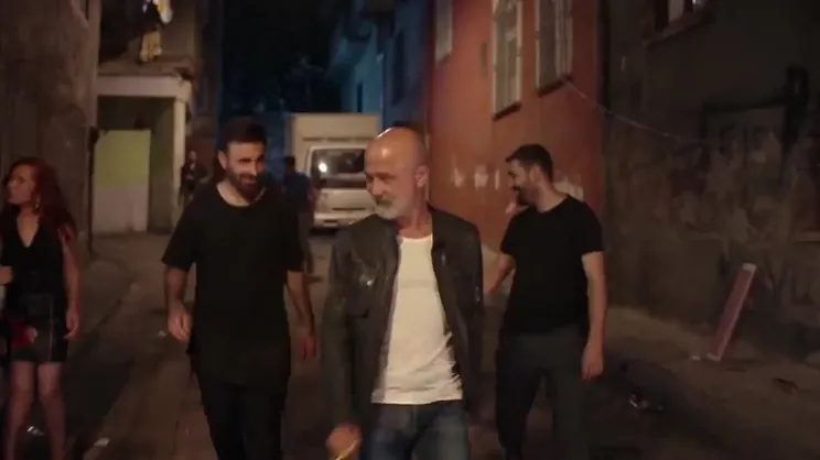 Ağır Romantik filminin fragmanı | Video