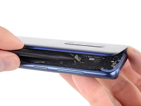 Samsung Galaxy S9+'ı parçalarına ayırdılar!