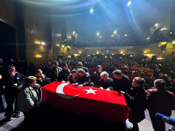 dunya-3su-keman-sanatcisi-lacinin-organlari-3-kisiye-hayat-oldu-1739021458122.jpg