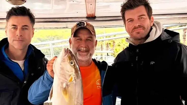 Kıvanç Tatlıtuğ ile Kıvanç Kasabalı’nın balık keyfi beklenmedik bir sürprizle sonuçlandı!