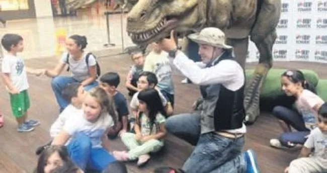 En büyük dinozor T-Rex çocukları bekliyor