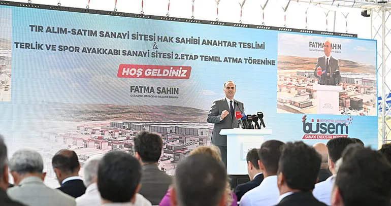 Bakan Kacır: Tarih sahnesinden çok daha iddialı çıkıyoruz