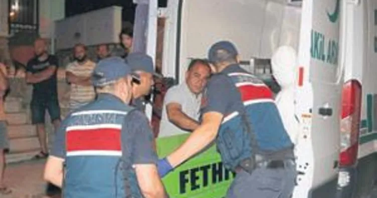 Turistlerin gözü önünde cinayet