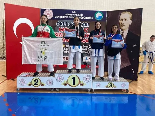 İhlas Koleji öğrencisi Sena Türkmen’den karatede birincilik