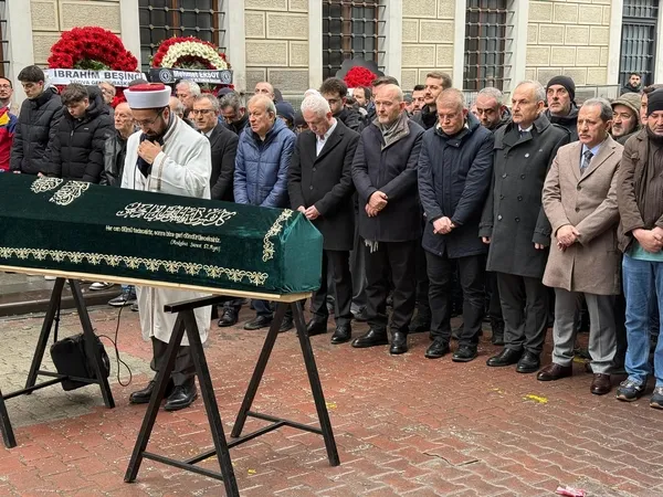 sabahin-aci-gunu-haber-koordinatoru-kenan-kiranin-annesi-son-yolculuga-ugurlandi-1774190271931.jpg