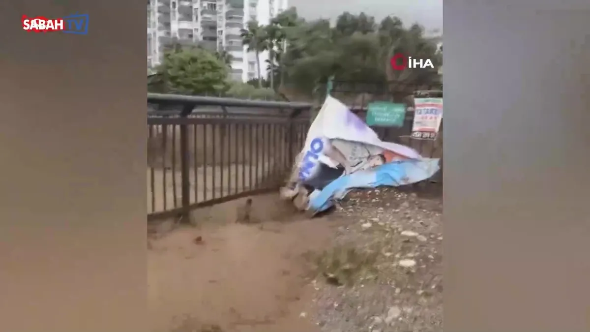 Mersin’deki selden geriye bu görüntüler kaldı: 51 ev ve işyeri zarar gördü, 12 kişi kurtarıldı | Video videosunu izle Mersin’deki selden geriye bu görüntüler kaldı: 51 ev ve işyeri zarar gördü, 12 kişi kurtarıldı | Video videosunu izle