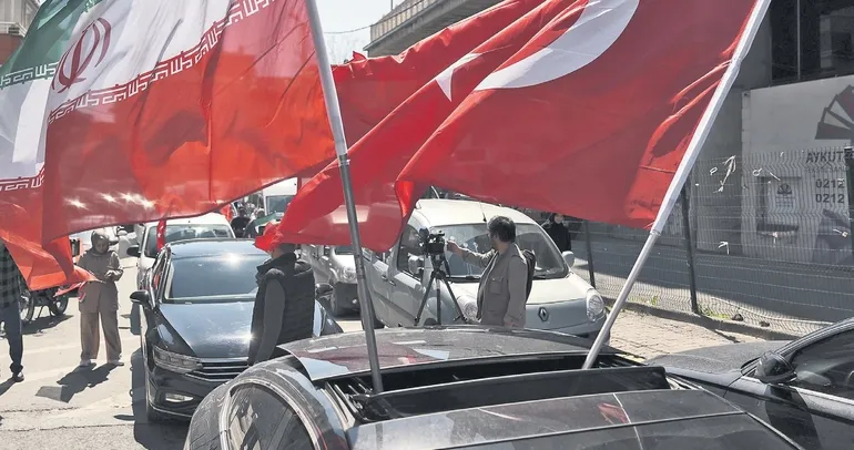 İstanbul’da İran’a destek konvoyu