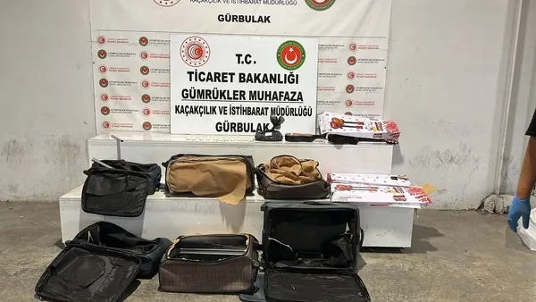 gurbulakta-oyuncak-gitar-ve-tira-gizlenen-23-kilodan-fazla-uyusturucu-ele-gecirildi-1784103908679.jpg