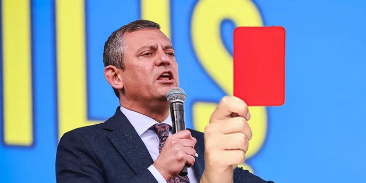 Vatandaştan Özgür Özel’e kırmızı kart! Sürprizi alay konusu oldu: Sen Özgür Özel’sin ya Özgür Yankaya değil!