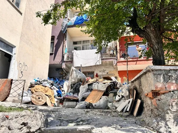 antalyada-akilalmaz-olay-fil-hastasi-annesinin-kacirildigini-iddia-etti-babam-annemi-cop-evde-tutuyor-1782381468094.jpg