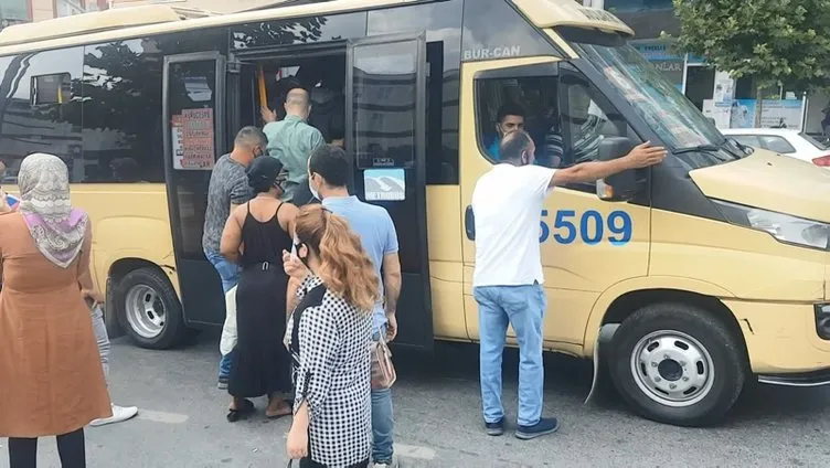 İstanbul’da minibüsler balık istifi gibi yolcu almaya devam ediyor