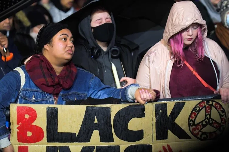 ABD'de George Floyd'un öldürülmesinin ardından başlayan protestolar hızla yayılıyor! Çok sayıda ülkeye sıçradı