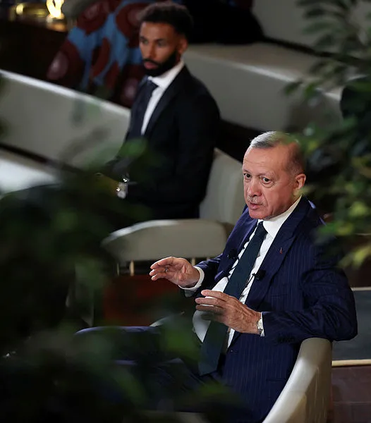 baskan-erdogan-afrikali-genclerle-bulustu-enflasyon-yine-inecek-1639924280829.jpg