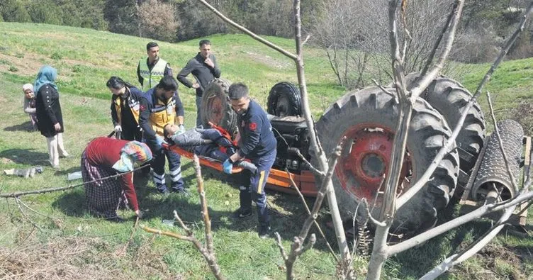 Bolu’da traktör devrildi: Dede öldü, torunu yaralı
