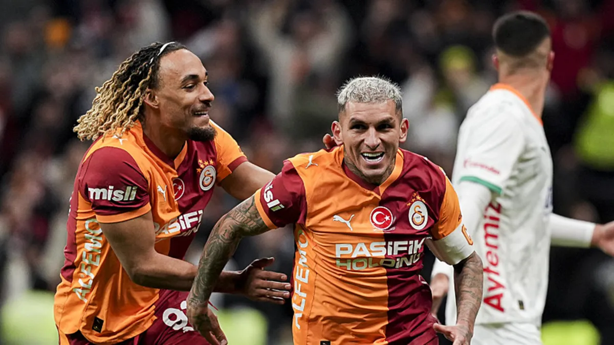Lucas Torreira: Türk bayrağını temsil ediyoruz!