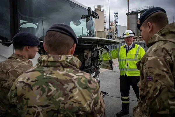 İngiltere'de akaryakıt krizi devam ediyor! Asker de soruna çare olamadı! 1 ingilterede akaryakit sorunu devam ediyor 1633459544910