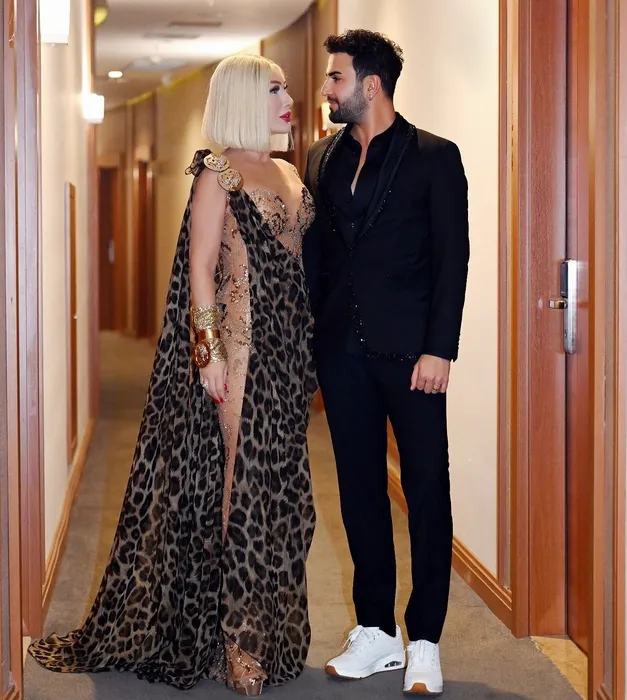 Komşuda aşk tazelediler! Seda Sayan ve Çağlar Ökten’in yeni pozu düşman çatlattı