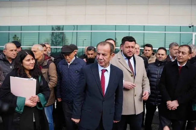rusvet-sorusturmasinda-beyan-veriyordu-tanju-ozcan-durusma-salonunda-bayginlik-gecirdi-1788803300369.jpg ‘Rüşvet' soruşturmasında beyan veriyordu: Tanju Özcan duruşma salonunda baygınlık geçirdi!