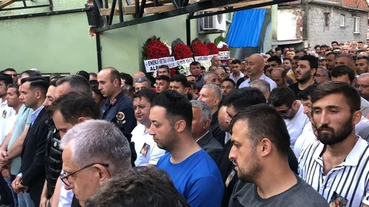 maden-sehidi-eroglu-gozyaslari-arasinda-topraga-verildi-1687361715028.jpeg