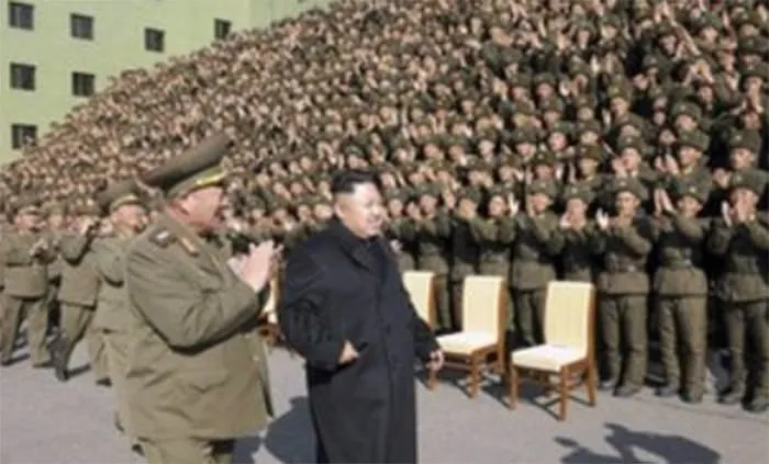 Kuzey Kore lideri bastonsuz görüntülendi