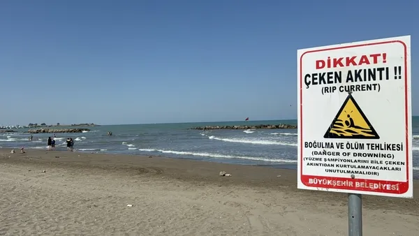 samsunda-denize-giren-bogulma-tehlikesi-gecirdi-4-kisi-hastaneye-kaldirildi-adami-cikardigimizda-mosmordu-1787752841178.jpg