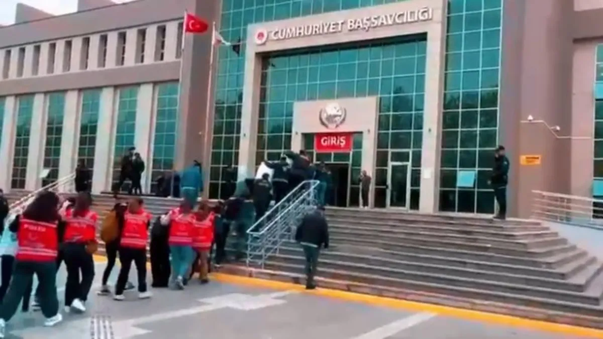 SON DAKİKA| Tekirdağ’da ‘VIP Oda’ tuzağı! 70 milyon liralık şantaj çetesi işte böyle çökertildi… SON DAKİKA| Tekirdağ’da ‘VIP Oda’ tuzağı! 70 milyon liralık şantaj çetesi işte böyle çökertildi…