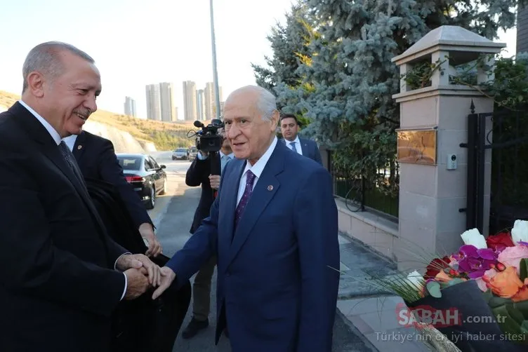 Bahçeli'den Başkan Erdoğan'a klasik otomobil sürprizi