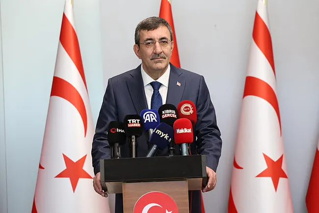 cumhurbaskani-yardimcisi-cevdet-yilmazdan-rum-yonetimine-tepki-adada-yasayan-herkesi-risk-altina-sokmustur-1772715093501.jpeg Cumhurbaşkanı Yardımcısı Cevdet Yılmaz'dan Rum yönetimine tepki: Ada'da yaşayan herkesi risk altına sokmuştur!