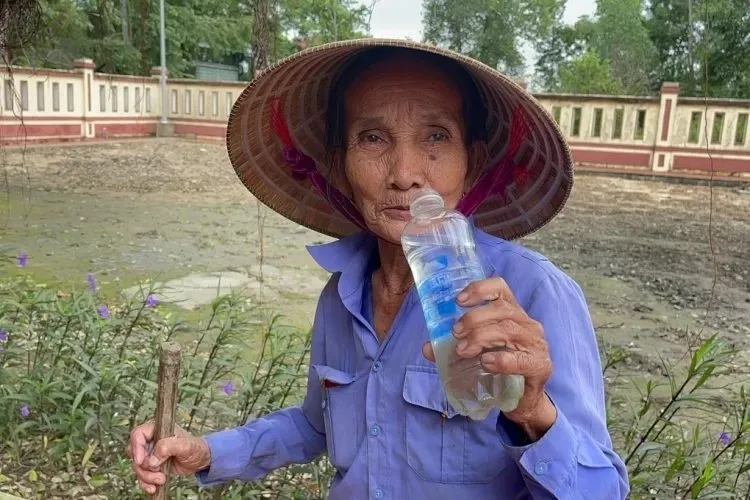 50 yıldır sadece su ve meşrubatla yaşıyor! 75 yaşındaki kadın yarım asırdır ağzına lokma bile koymamış...