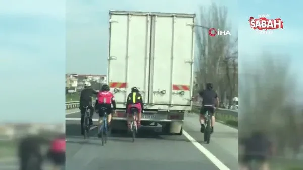 Bisikletlilerin tehlikeli yolculuğu kameralara yansıdı | Video