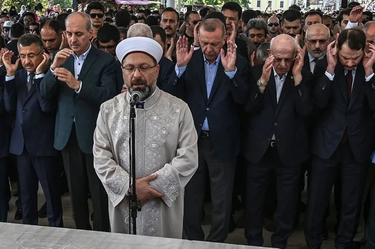 Muhammed Mursi için dünyanın dört bir yanında gıyabi cenaze namazı kılındı